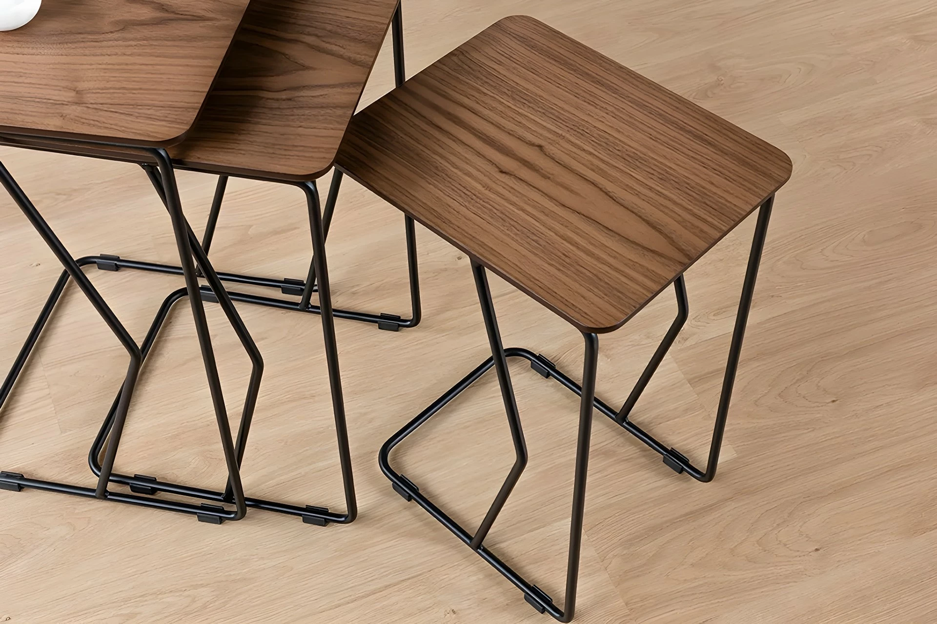 Set tavolinash ndihmëse (3 copë), Skye Decor, ngjyrë arre, Ren