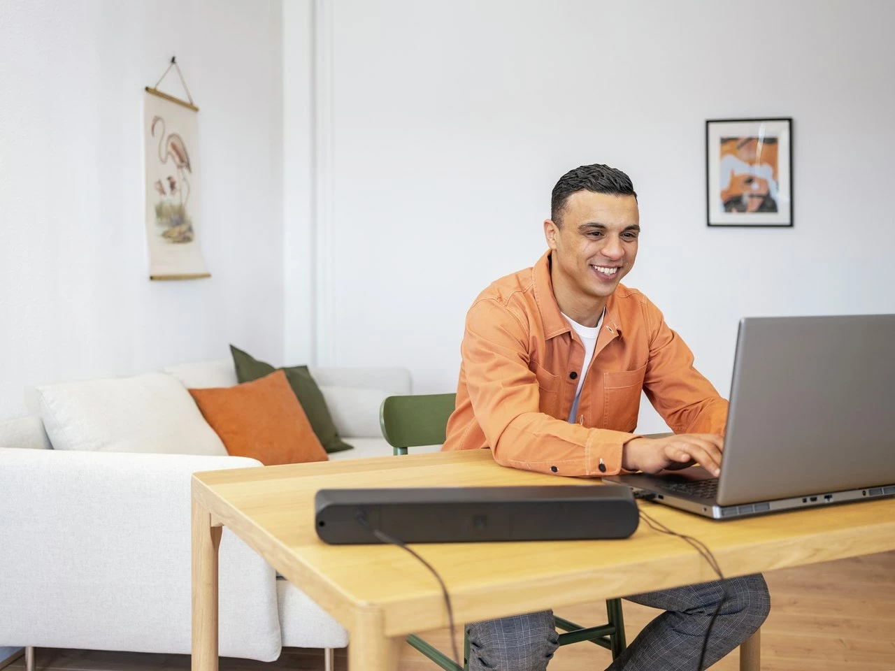 Bokse Trust Arys, 2.0 kanale, 6 W, Të zeza