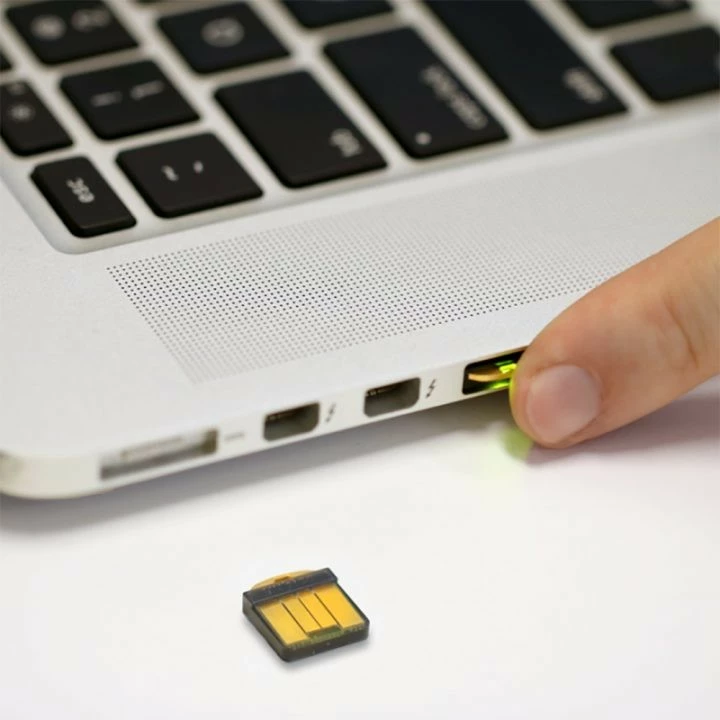 Çelës sigurie Yubico YubiKey 5 Nano, USB-A, i zi, i artë
