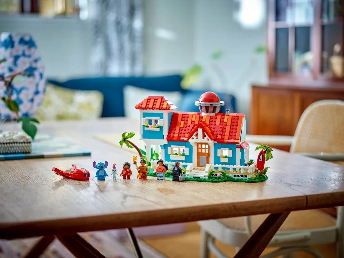 Set LEGO Disney Lilo and Stitch Beach House, 43268