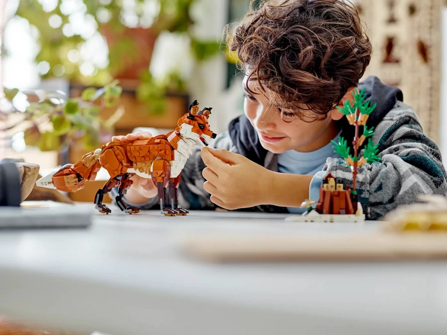 Set LEGO Creator 3-in-1 31154 Kafshët e pyllit: Dhelpra e kuqe