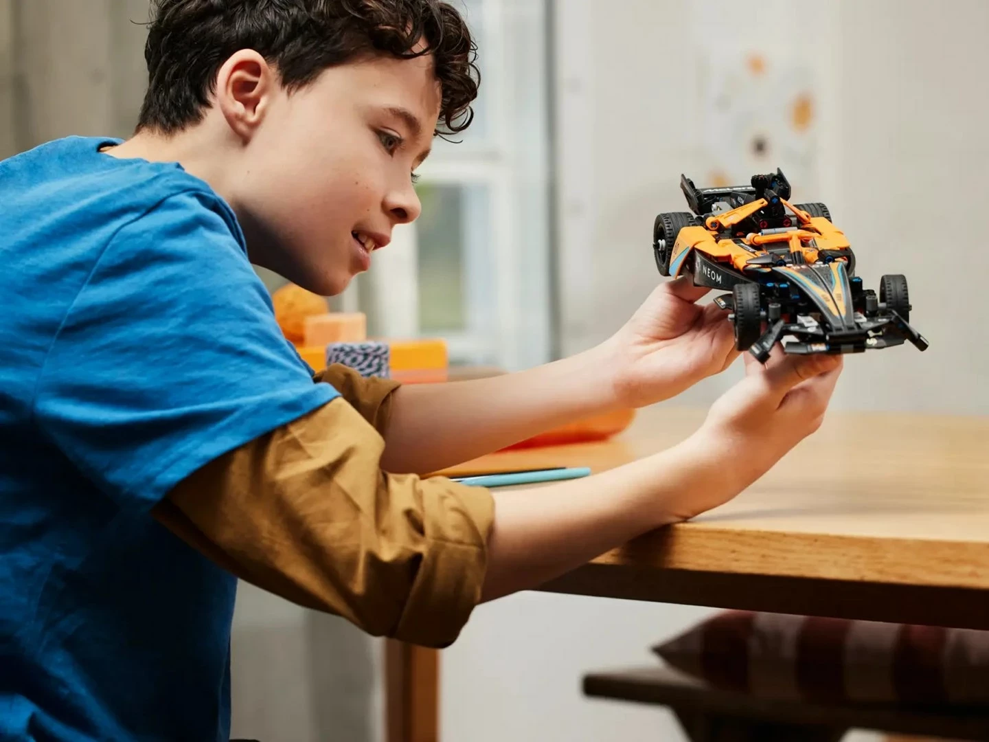 Set LEGO Technic 42169, NEOM McLaren Formula E, për fëmijë 9+, Portokalli