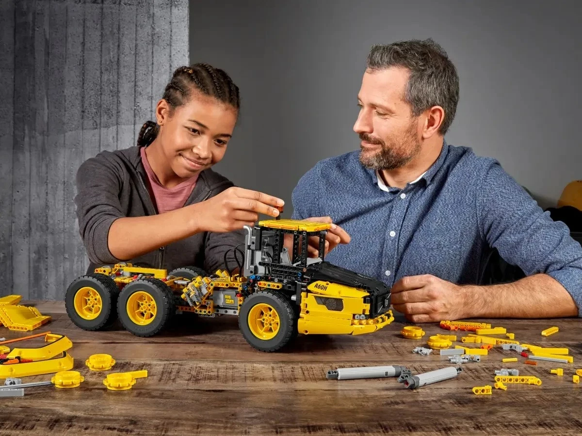 Set LEGO Technic Volvo 6x6 Articulated Hauler 42114, Verdhë
