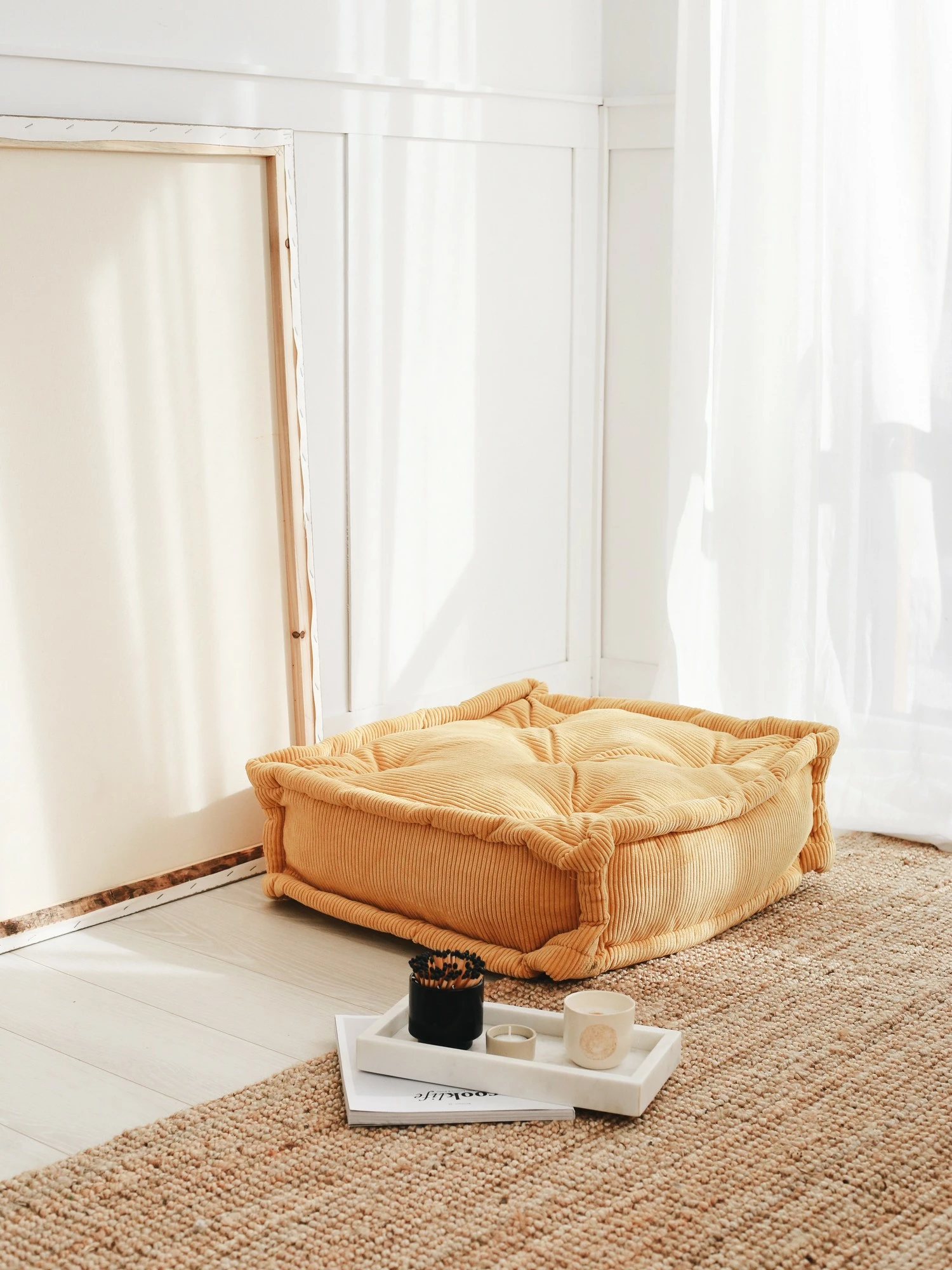 Jastëk kadifeje Atelier del Sofa, ngjyrë biskuvi - e verdhë