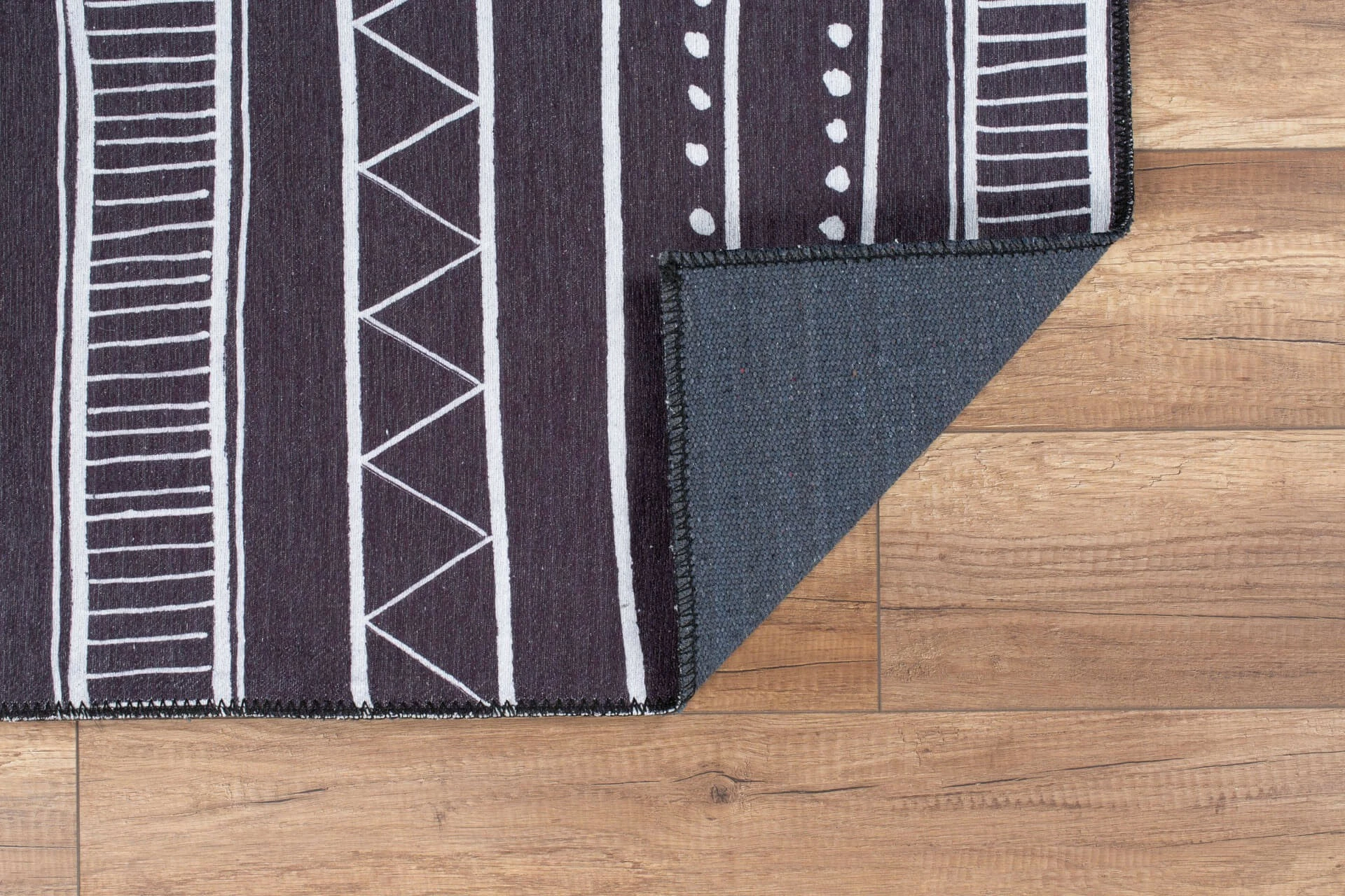 Qilim Conceptum Hypnose, Ada Gönül Chenille, 230x330cm, ngjyrë e zezë