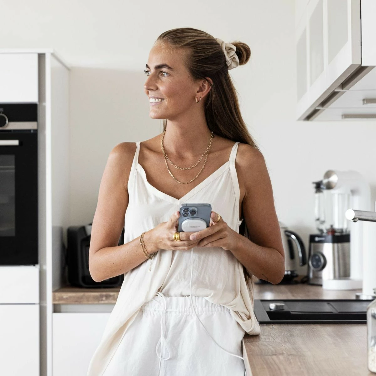Karikues wireless Vonmählen Aura Mini magnet, kabllo bardhë