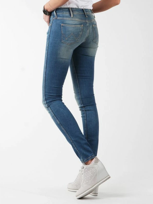 Pantallona Wrangler femra, Sandy Blues