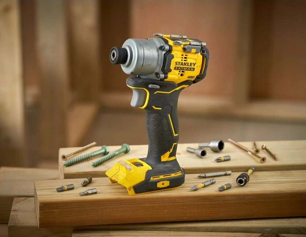Vidhosëse goditëse me bateri Stanley FatMax SFMCF830B-XJ, 18V, 203Nm, 3 shpejtësi, 1/4\" (6.35mm), e verdhë/zezë, me kuti transporti
