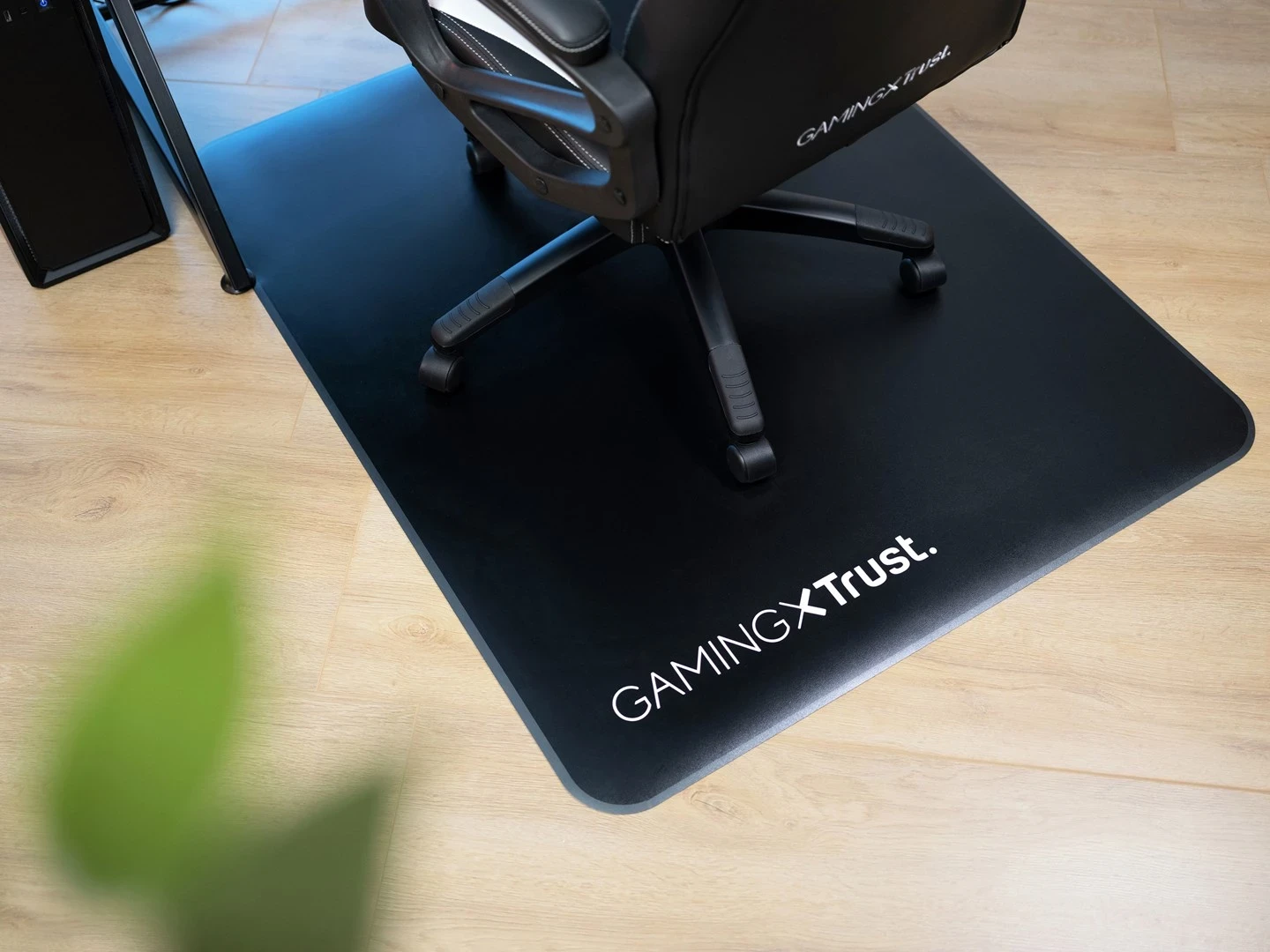 Pad për karrige Trust GXT 715, e zeza