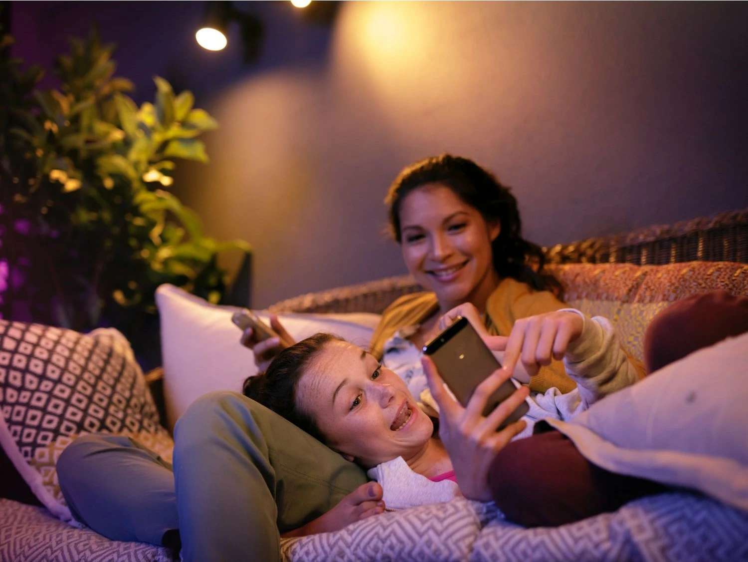 Dritë e jashtme Philips Hue Lily, Smart, ZigBee, LED, E zezë