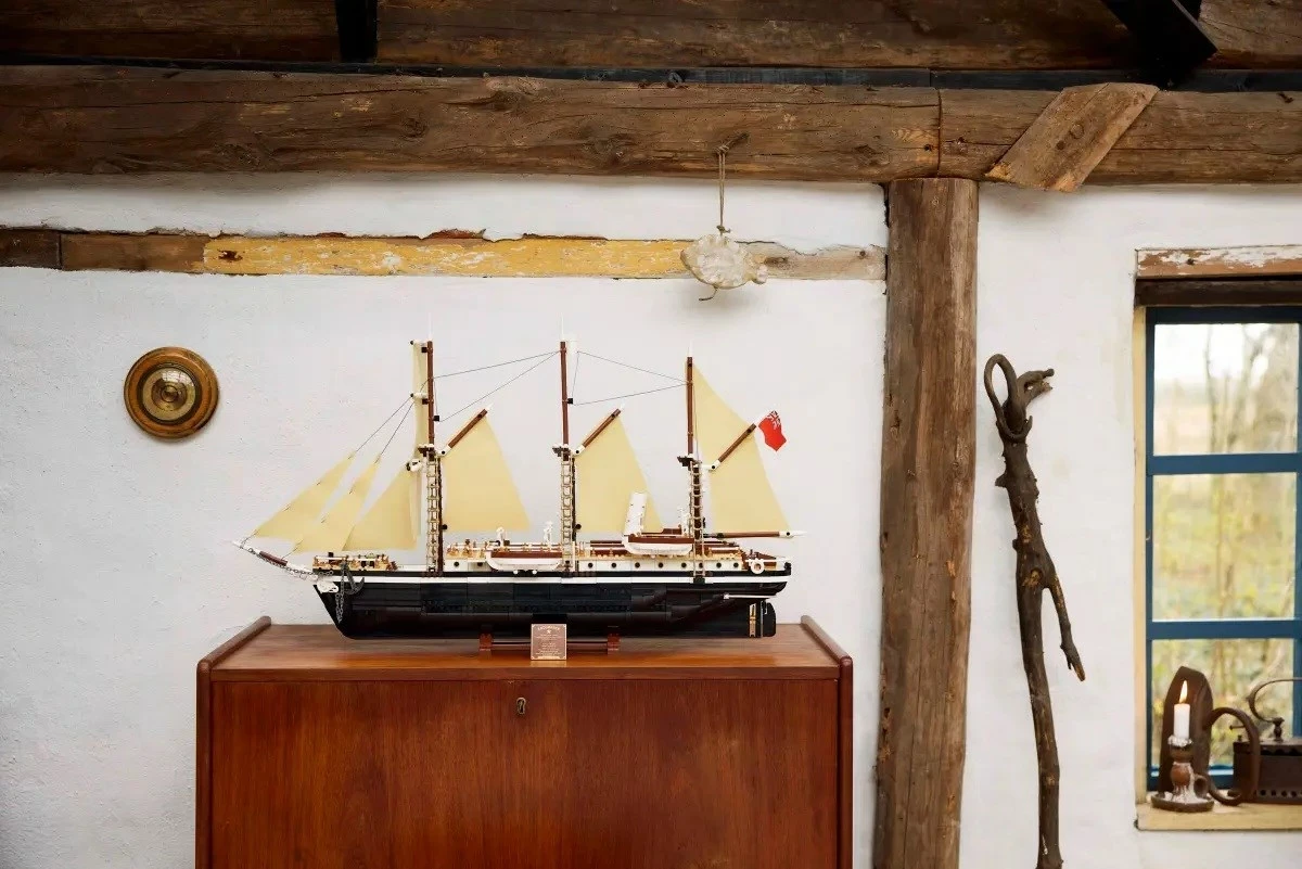 Set LEGO ICONS 10335 Endurance