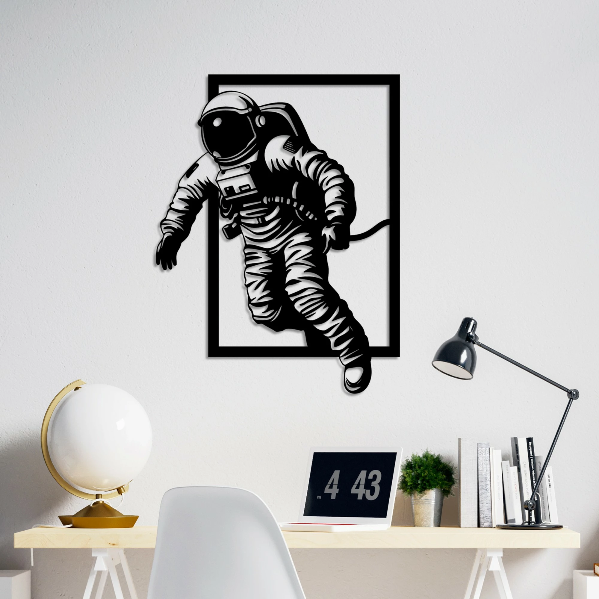 Aksesor dekorativ muri prej metali, astronaut, ngjyrë e zezë, Wallity, 69x52cm
