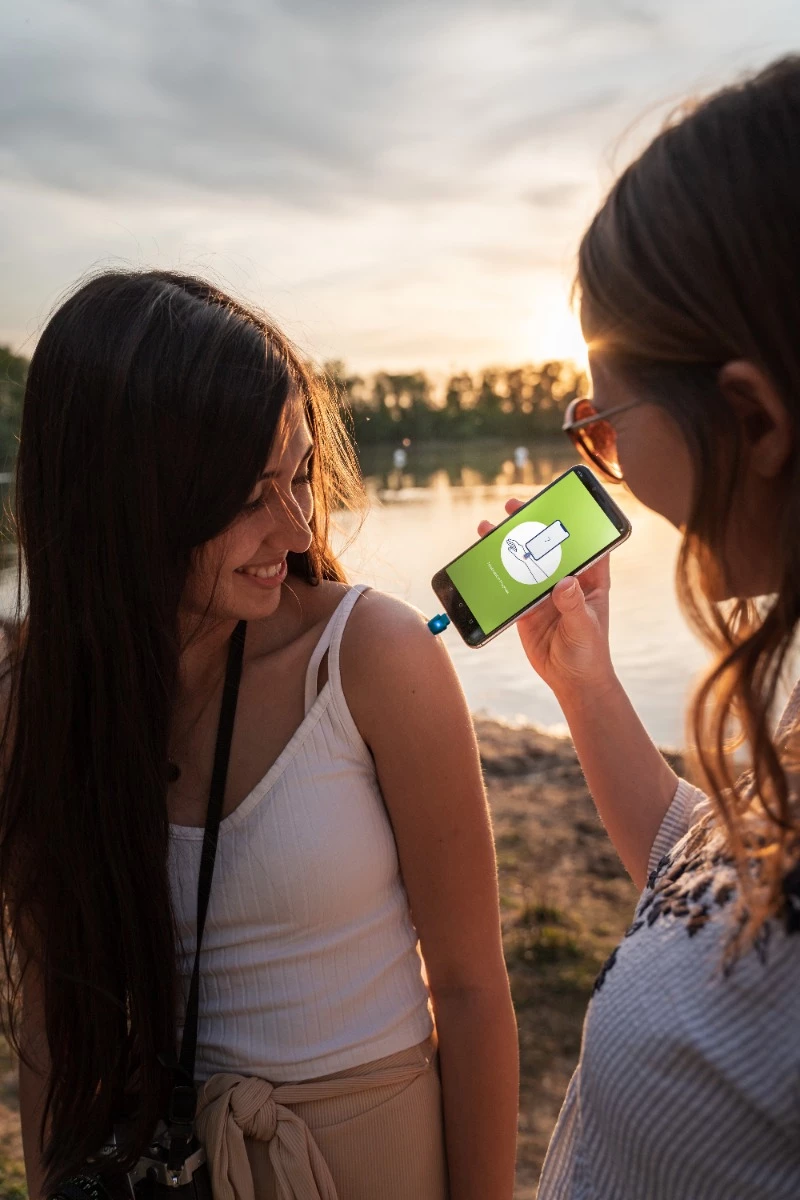 Pajisje për trajtim pickimi insektesh HEAT IT V3, Lightning për iPhone 6–14, e kaltër