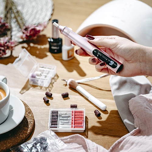 Freze elektrike për thonj, Adler, AD 2181, deri 13500 RPM, 5 shpejtësi, rikarikues USB-C me LED, set 11-në-1, rozë