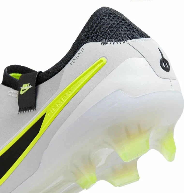 Atlete futbolli për meshkuj Nike, argjend