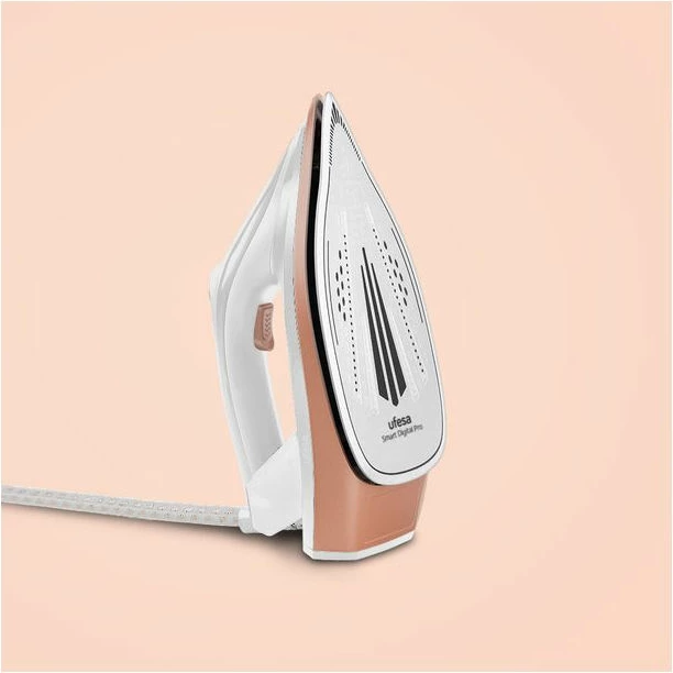 Stacion avulli UFESA Smart Digital Pro 3000W, 8 bar, rezervuar 1.5L, bardhë/rozë ari