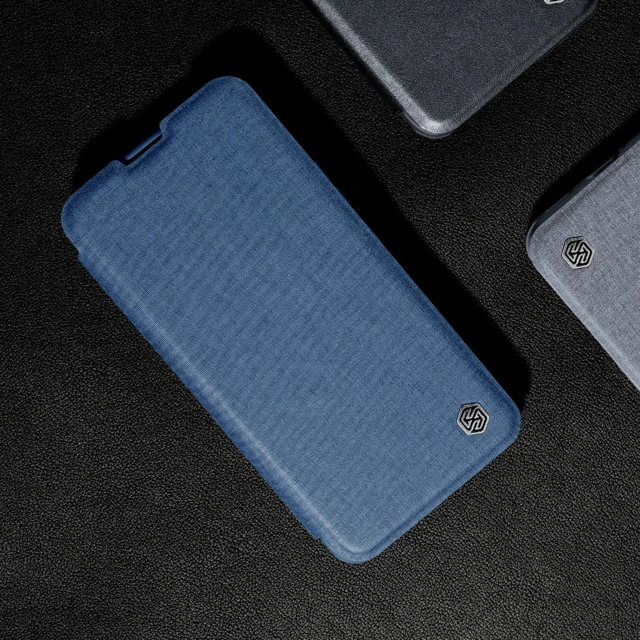 Mbështjellës Nillkin Qin Leather Pro Case për iPhone 14 Plus, me kapak dhe mbrojtje kamere, i zi