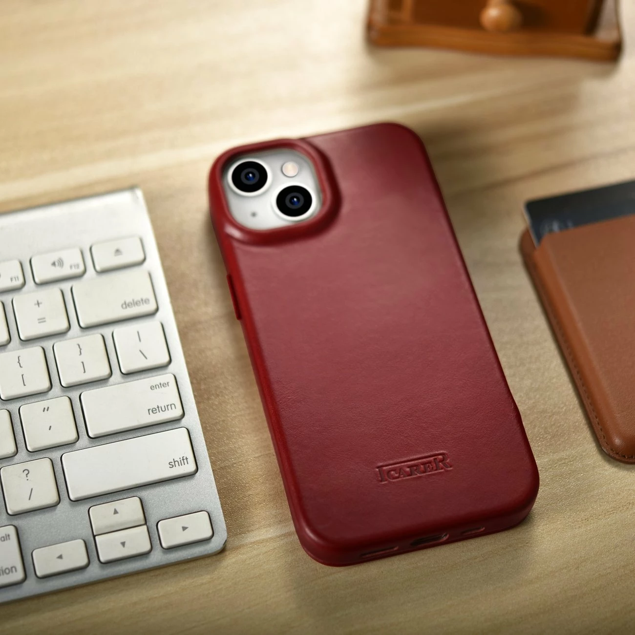 Mbështjellës iCarer CE Oil Wax Premium Leather Folio AKI14220707-RD për iPhone 14 Plus, lëkurë natyrale, me flapa magnetike, MagSafe, kuqe