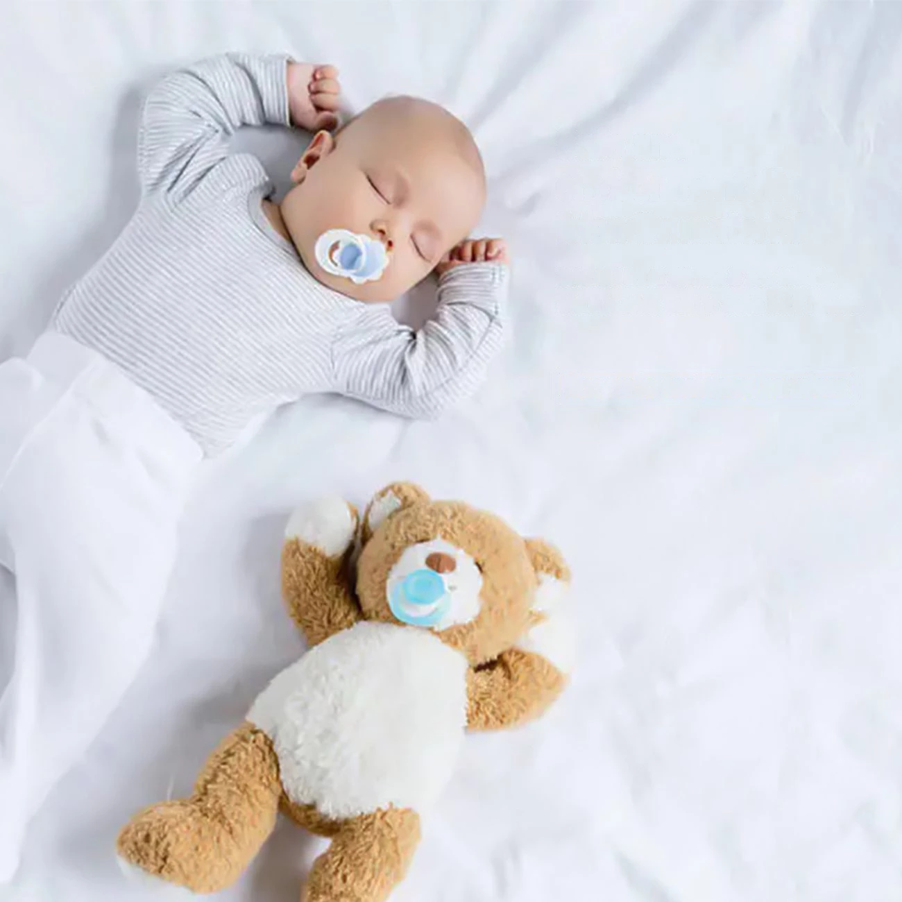 Mbështjellës Nillkin CamShield Silky Silicone për iPhone 14 Plus, me kapak kamere, Kaltër