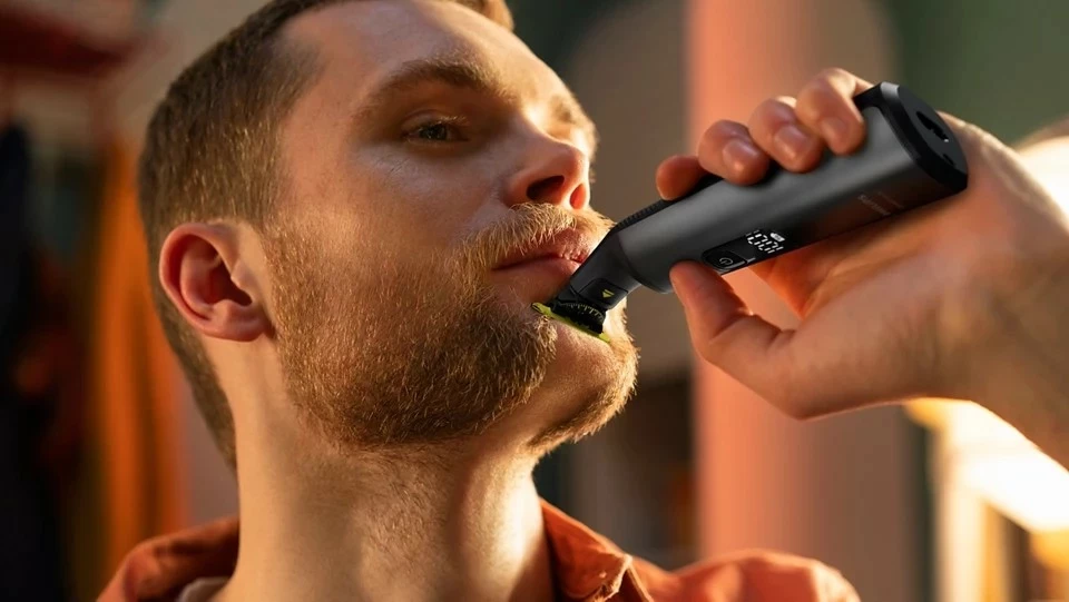 Trimer Philips OneBlade Pro 360 QP6652/61, e zezë/hiri