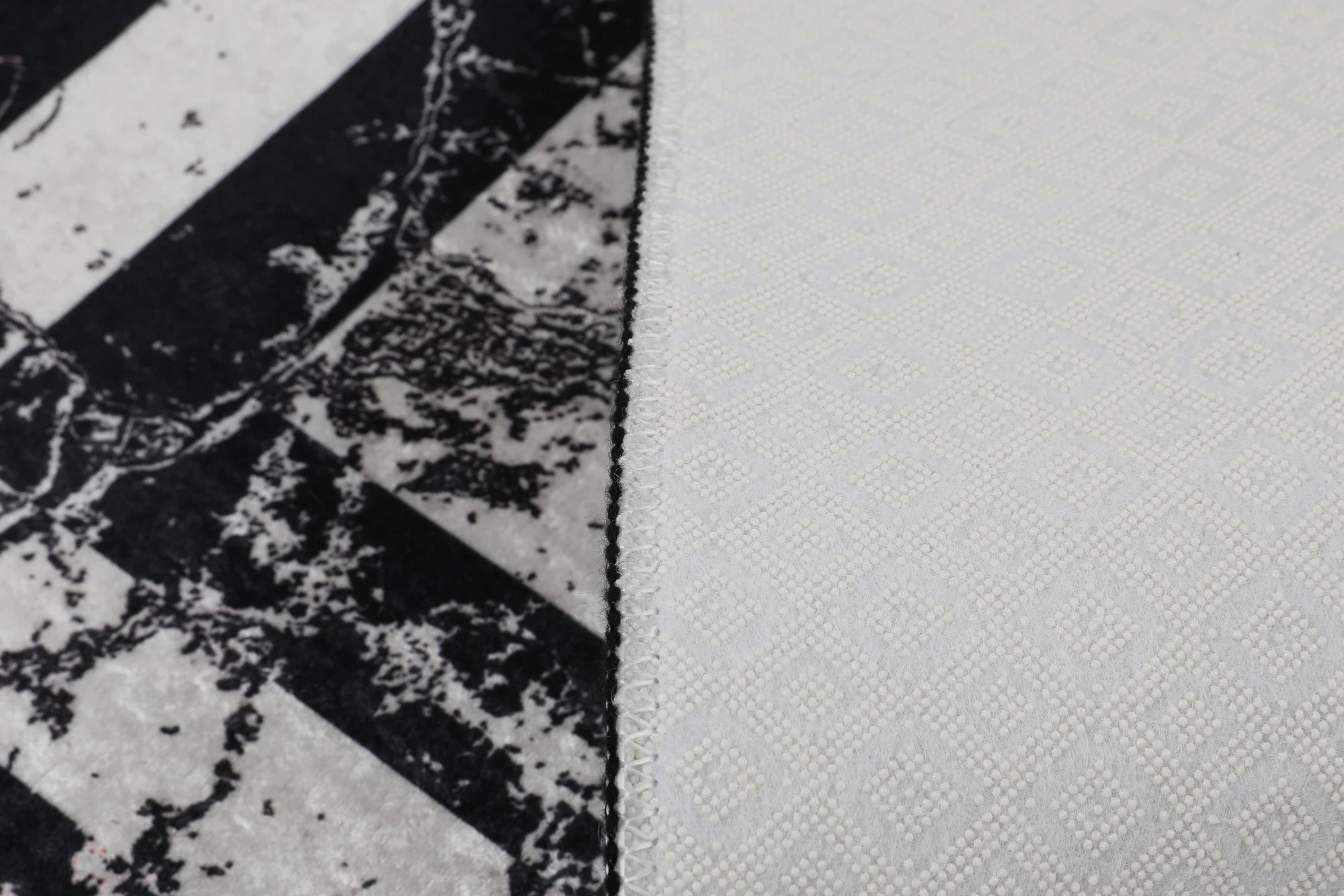 Tapet për banjo, Mijölnir, marmor, e zezë dhe e bardhë, 70x120cm