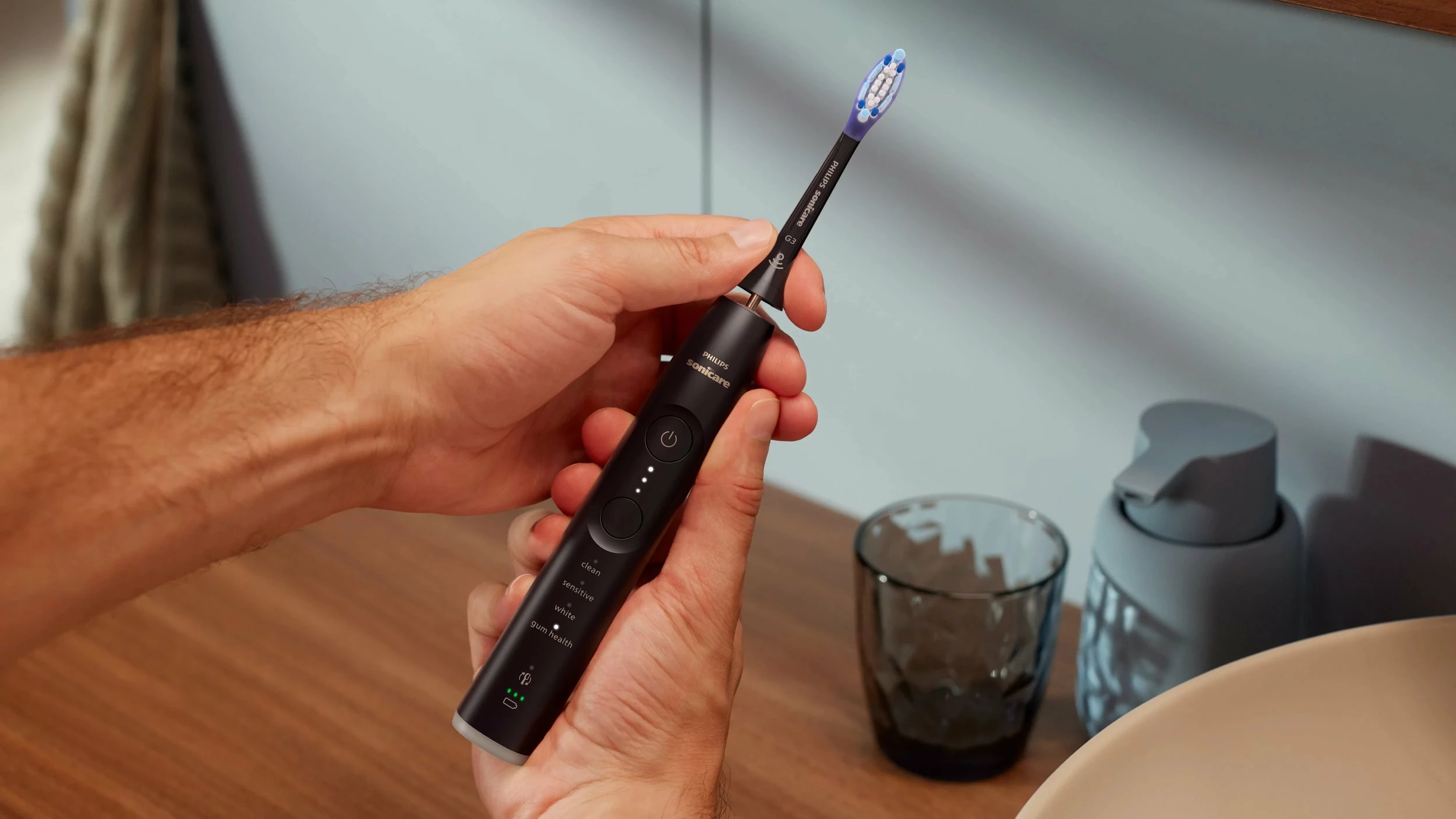Furçë dhëmbësh elektrike Philips Sonicare 7100 HX7421/01, me sensor presioni, me aplikacion, me këllëf udhëtimi, 1 kokë furçe, e zezë