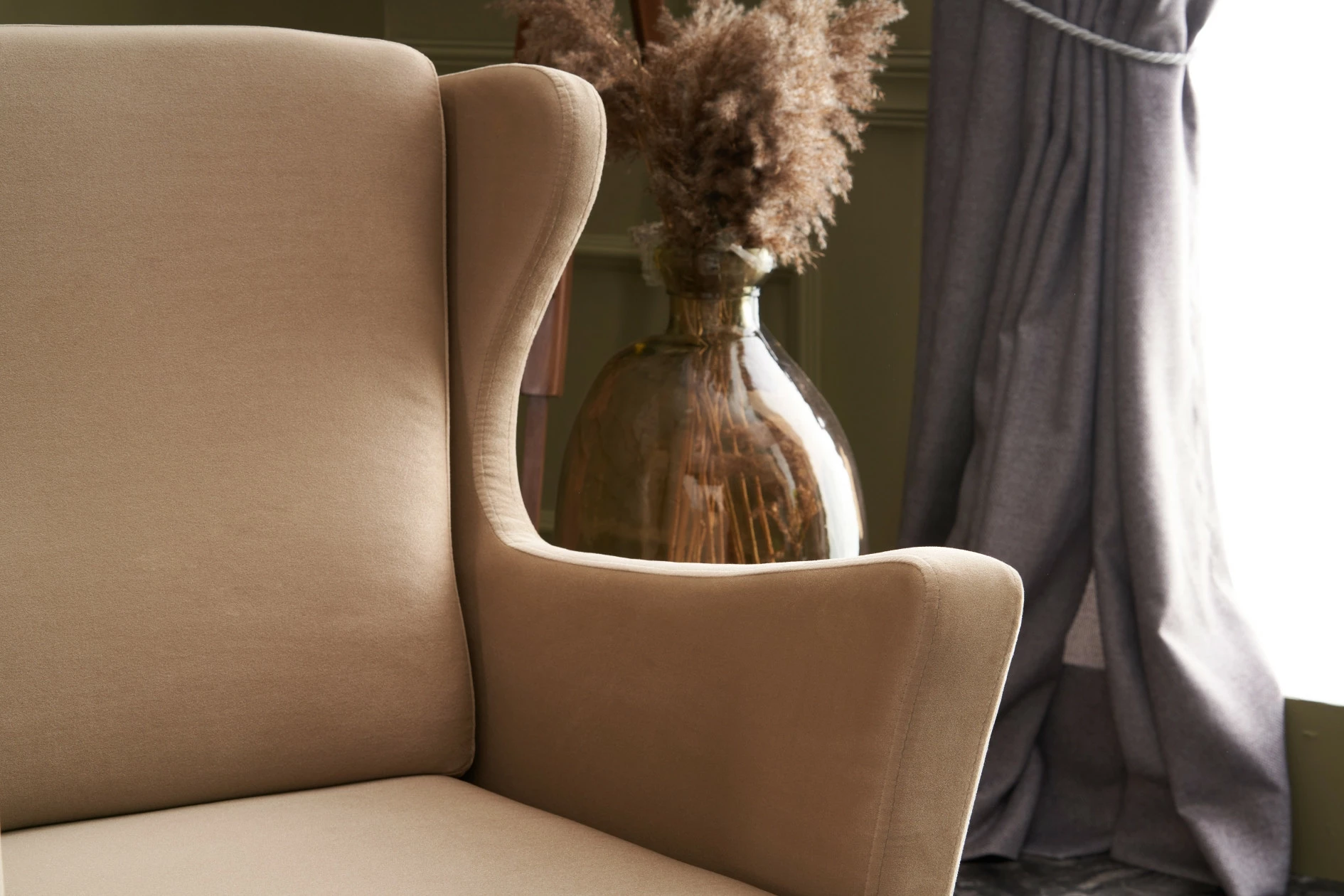 Karrige berjer Lola, krem, Atelier del Sofa