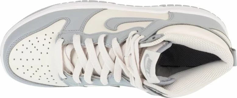 Atlete Nike për femra, të bardha