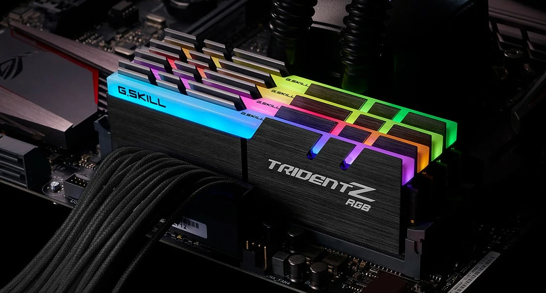 RAM Memorje G.Skill Trident Z RGB 32GB (4x8GB) DDR4-4000, me drita RGB, i zi