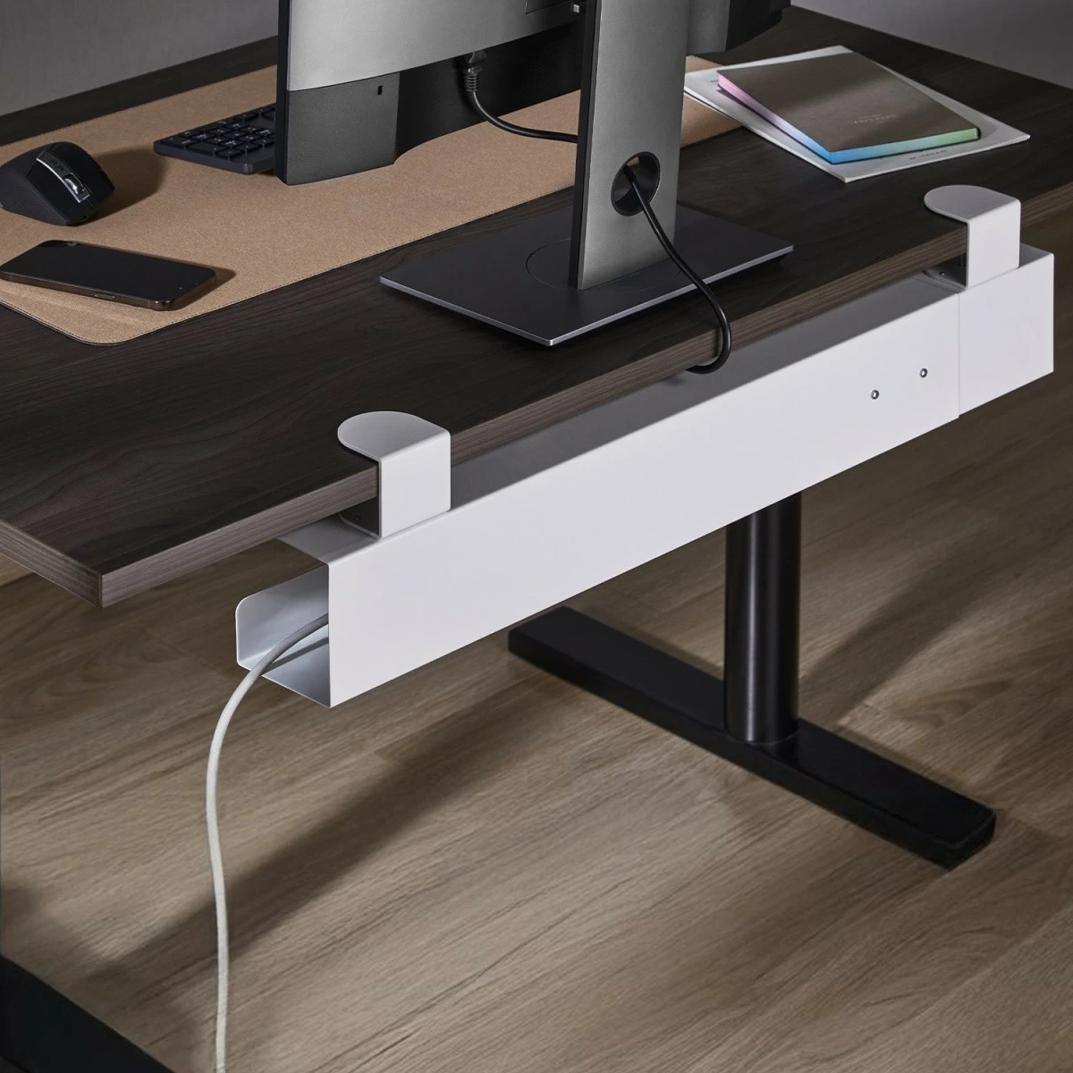 Organizues kabllosh për tavolinë Maclean MC-333, i bardhë, rregullim gjatësi 800/1000/1200 mm, kapacitet 5kg