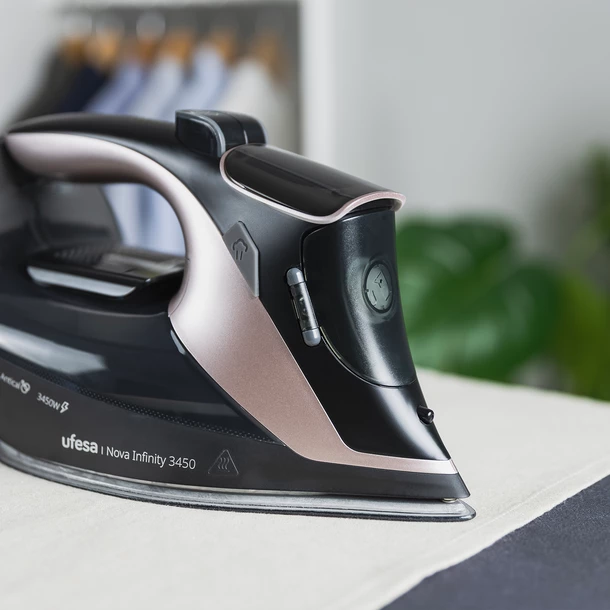 Hekur me avull UFESA Nova Infinity 80106062 3450W 350ml, zi/rozë ari