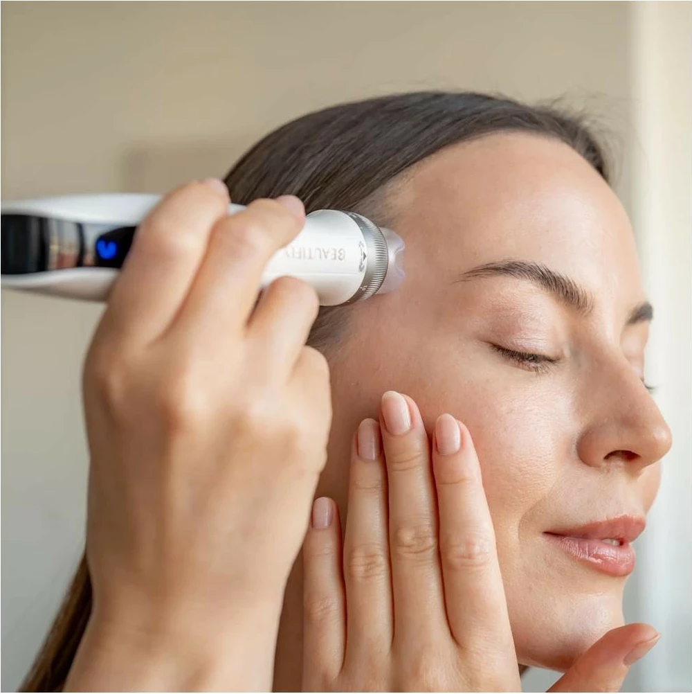 Pajisje mezoterapie me mikrogjilpëra Beautifly CollagenBoost, e bardhë