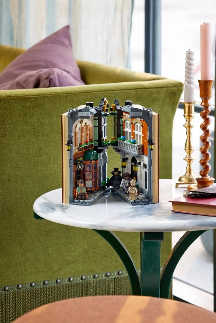 Set LEGO Sherlock Holmes Book nook, ICONS 10351, 5 minifigura