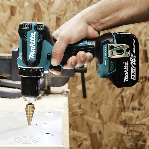 Makineri për shpim Makita DDF485ZJ, 18V, Li-Ion, 2 shpejtësi, pa çelës, zi/kaltër