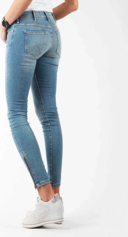 Jeans Wrangler femra, Skylark
