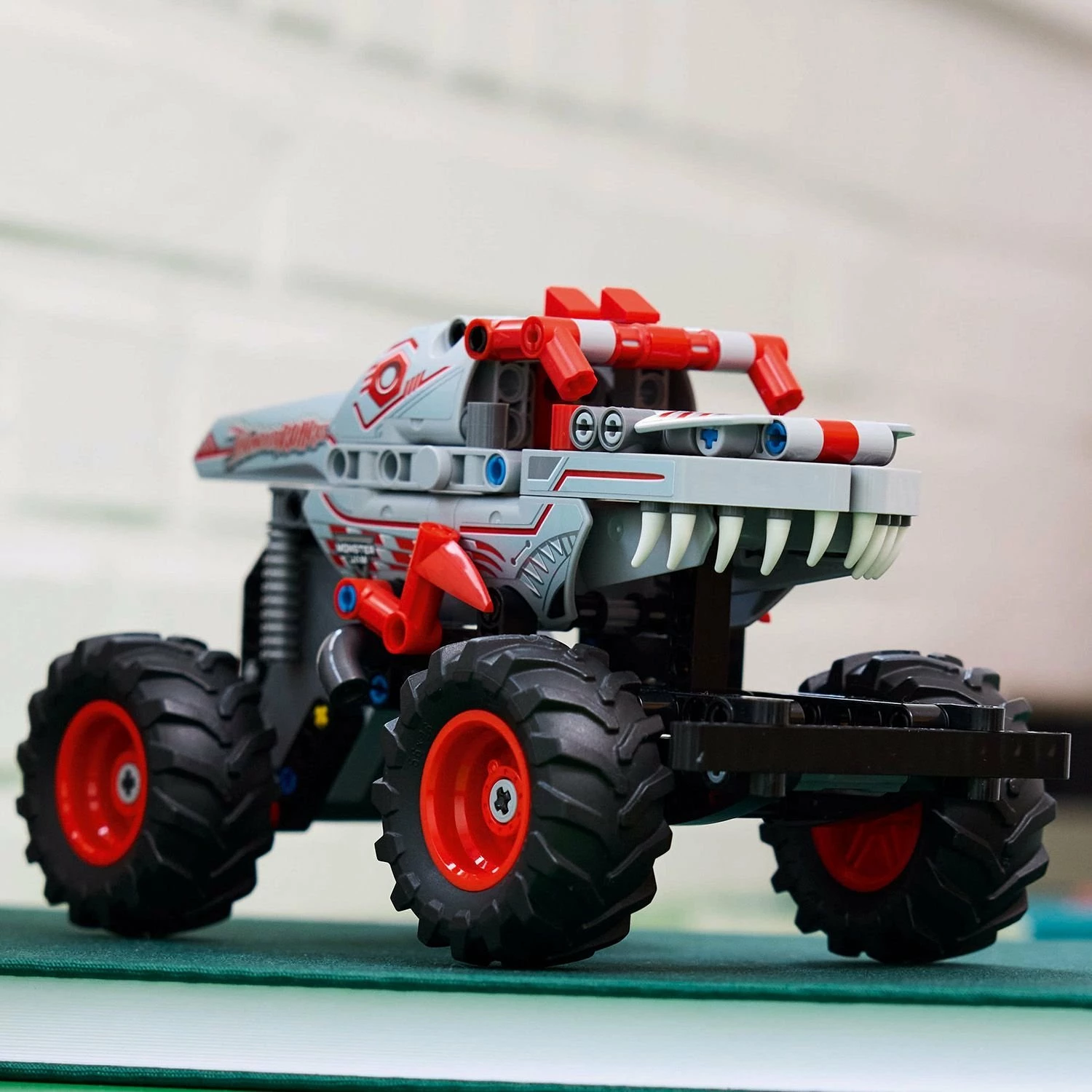 Set ndërtimi LEGO Technic Monster Jam ThunderROARus 42200, 232 copë, Pull-Back, gri/kuqe