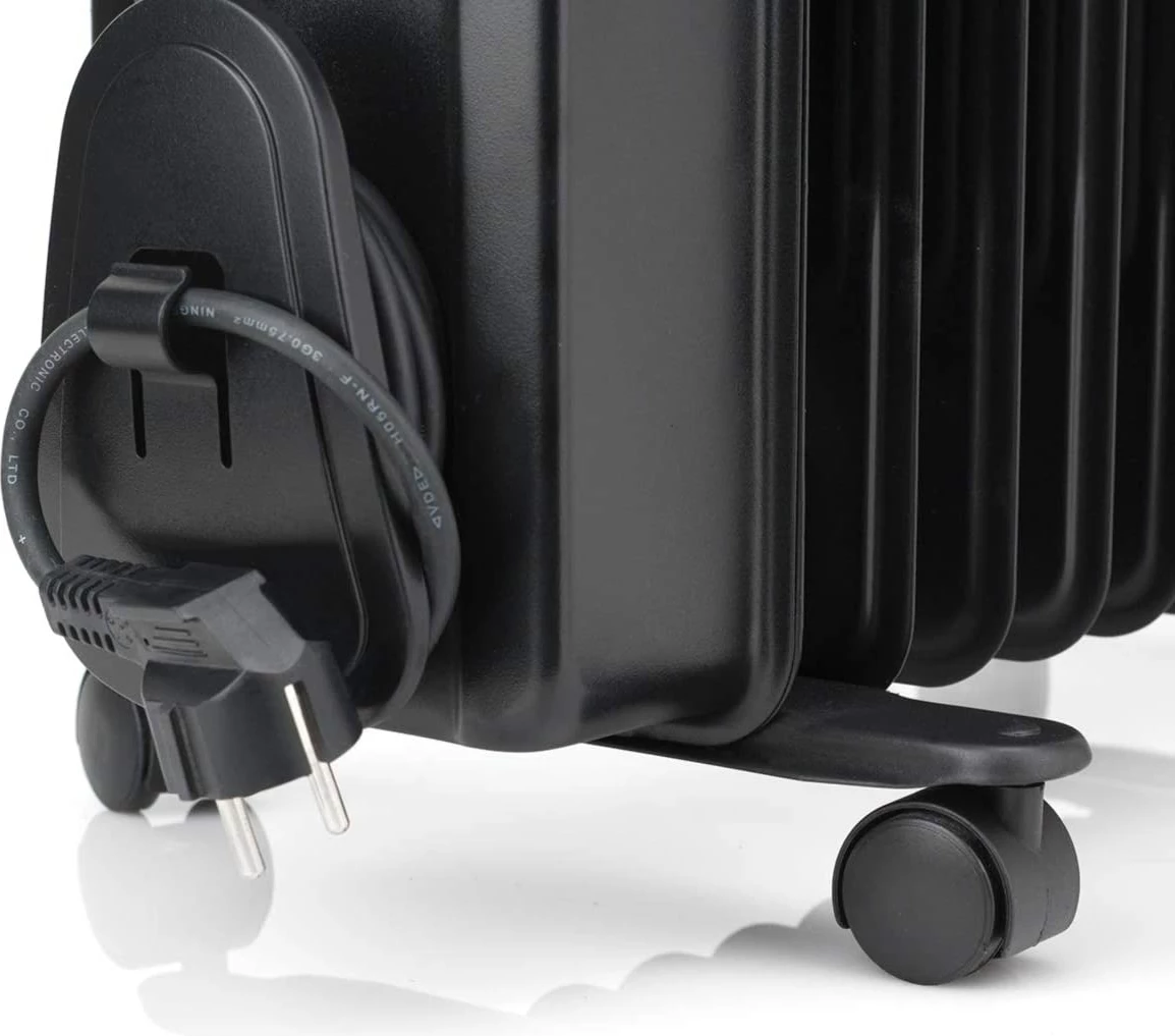 Radiator elektrik me vaj Black&Decker BXRA2000E 2000W, termostat i rregullueshëm, 11 elemente, i zi