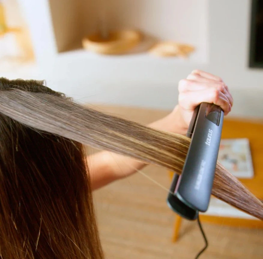 Hekur për drejtimin e flokëve Taurus Slimlook Ionic Pro, i zi