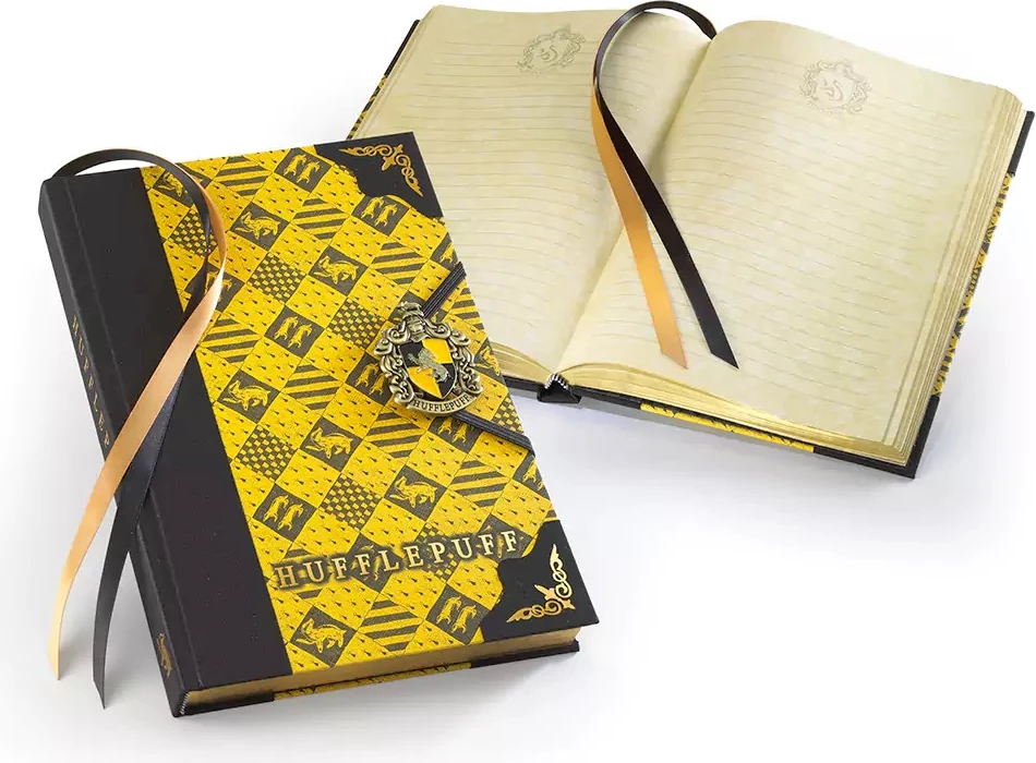 Fletore NOBLE COLLECTION Harry Potter Hufflepuff, me kapëse metalike, e zezë/verdhe