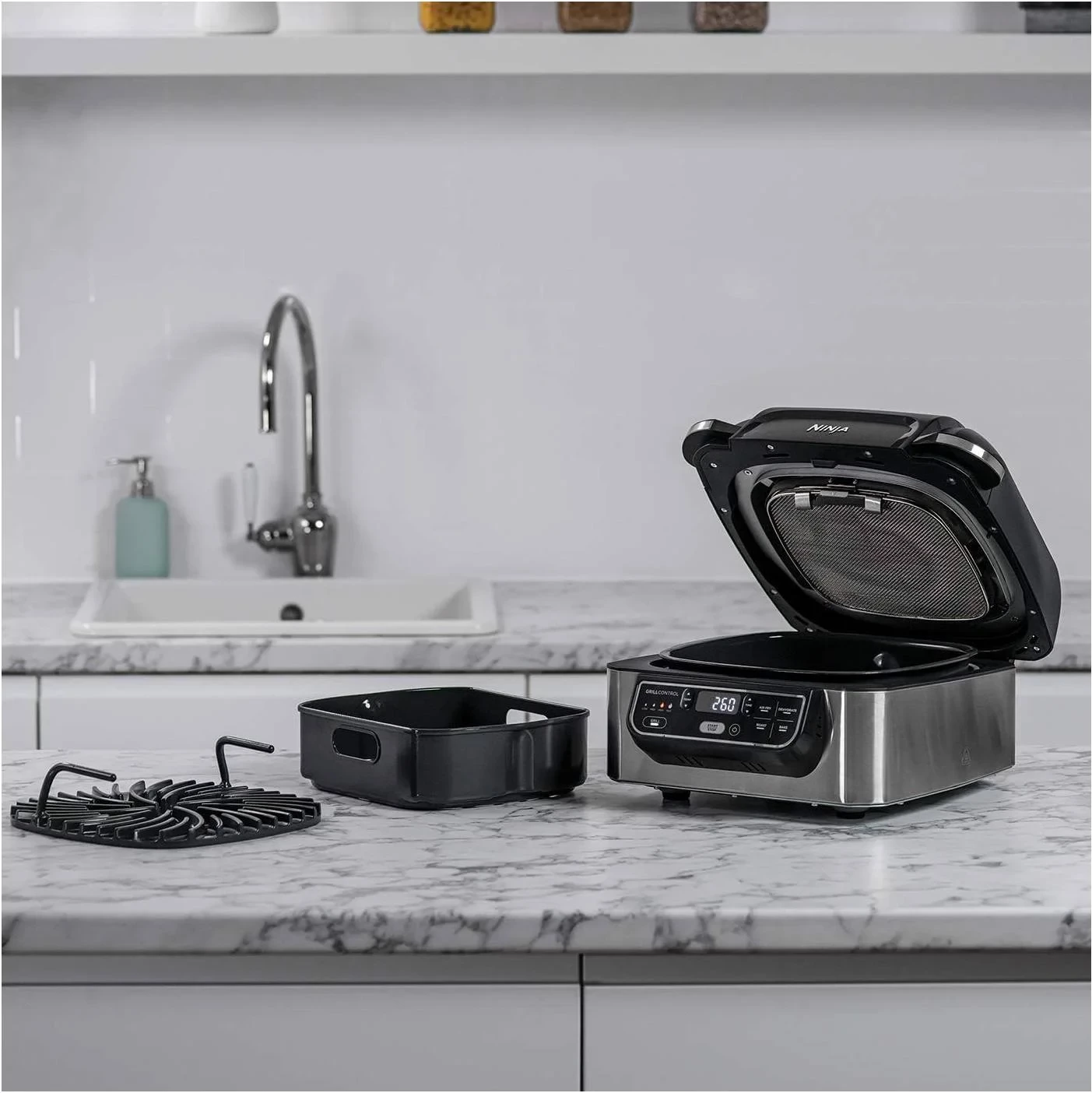 Grill me ajër të nxehtë Ninja Foodi AG301EU 1750W 5.7L, i zi