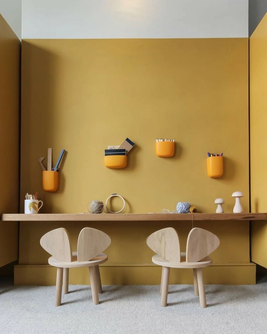 Set tavoline për fëmijë Hanah Home, Mickey me dy karrige, ngjyrë kafe