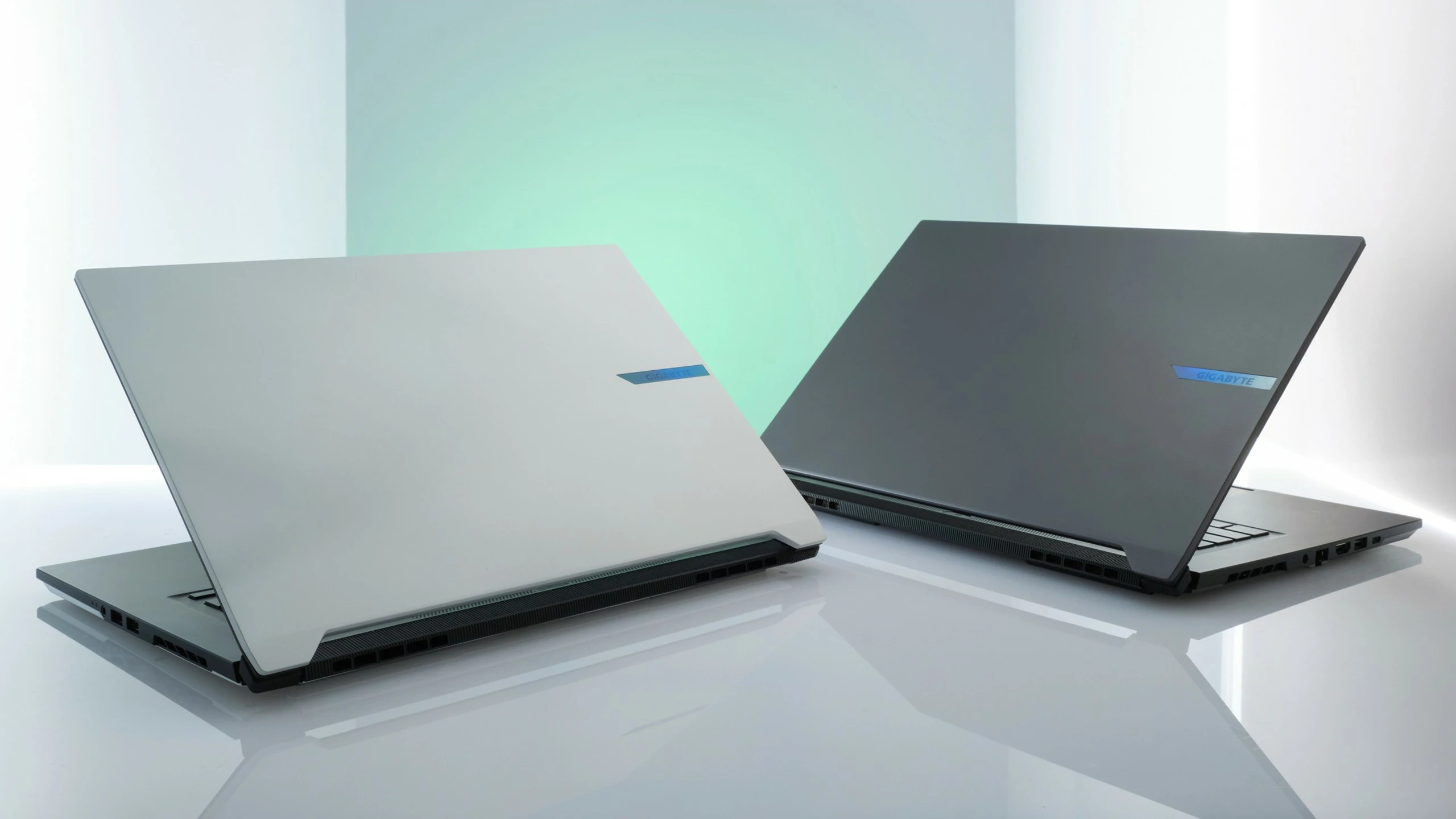 Kompjuter Gigabyte Aero X16, AMD Ryzen AI 7 350, 16", 165Hz, 8GB RTX, 1TB SSD, Space Gray