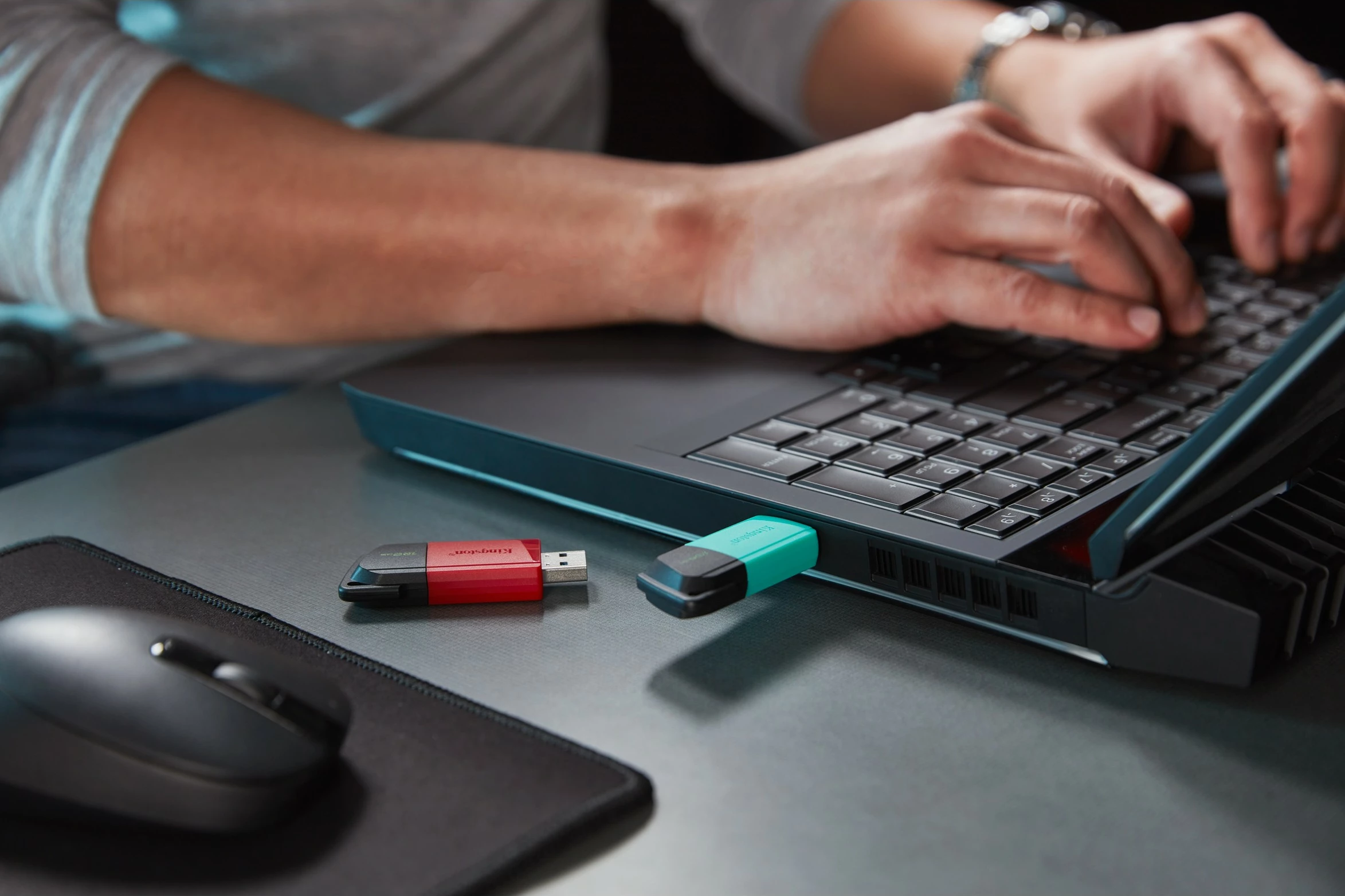 USB Kingston DataTraveler Exodia M, 128GB, USB3.2, zi + kuqe