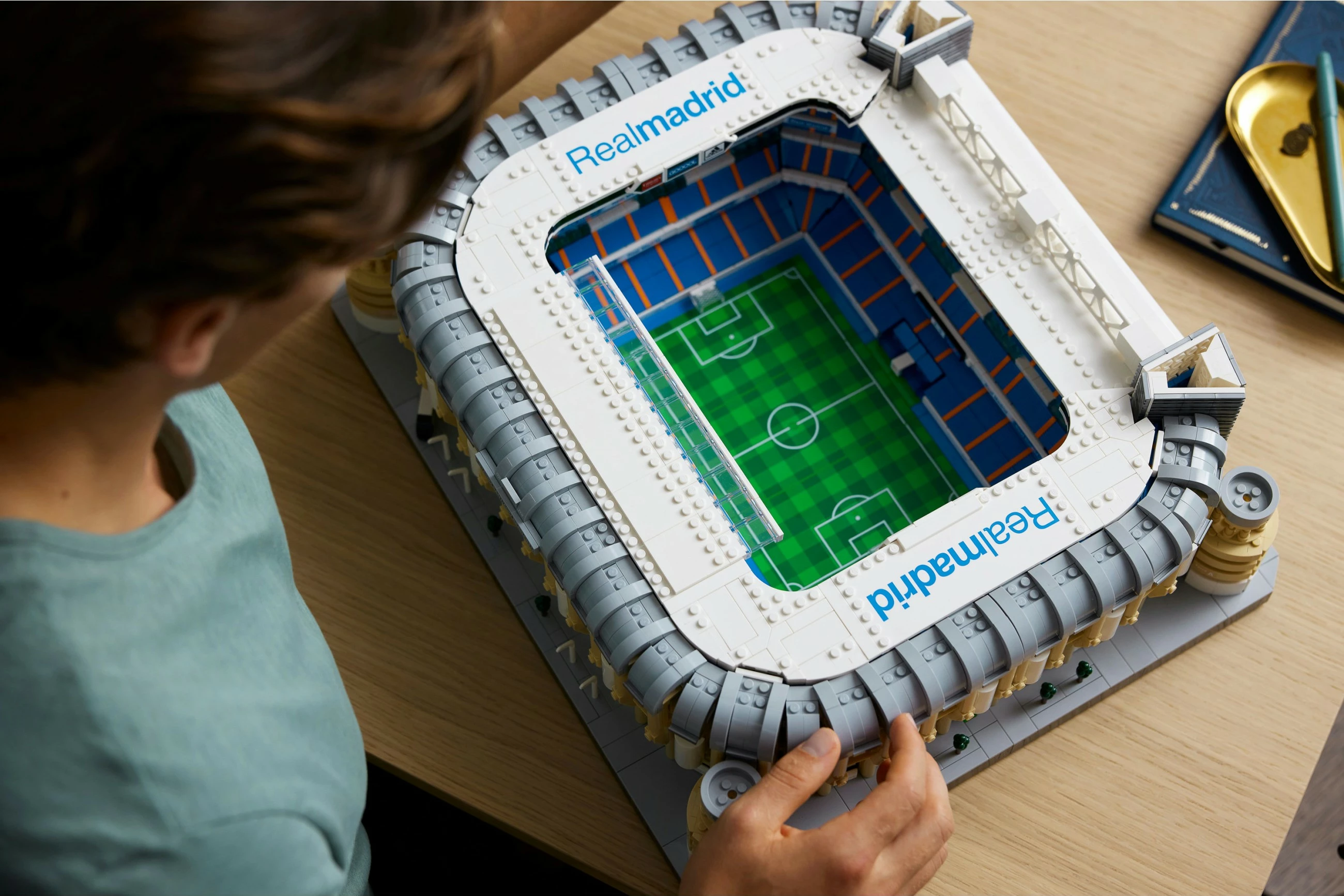 Set ndërtimi LEGO Creator Expert Real Madrid – Santiago Bernabéu Stadium, 5876 copë, plastikë