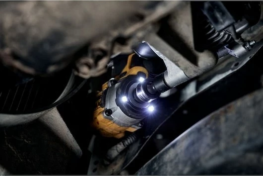 Çelës me goditje DeWALT DCF922P2T-QW, 2500 RPM, 610 N⋅m, 2 bateri 5 Ah