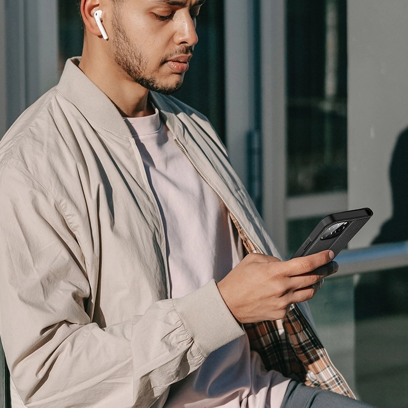 Mbështjellës Dux Ducis Skin X2 për iPhone 14 Pro, me kapak magnetik, kafe