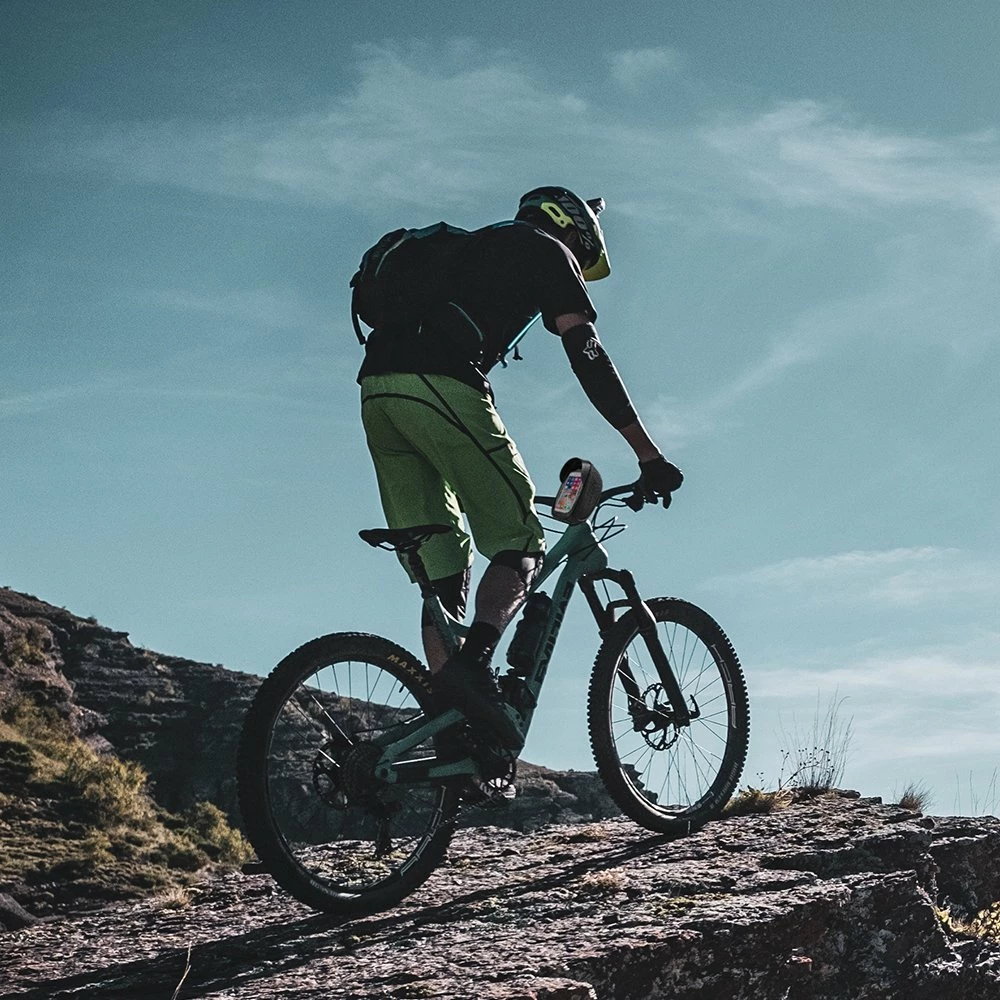 Çantë timoni për biçikletë Wozinsky WBB16BK me mbështjellës telefoni, 1L, e zezë