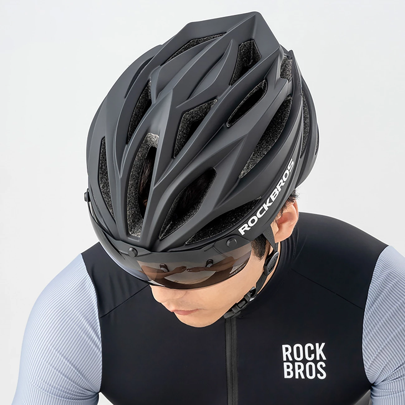 Helmetë biçiklete Rockbros 10110045006 me syze UV të ndashme, e zezë/kafe