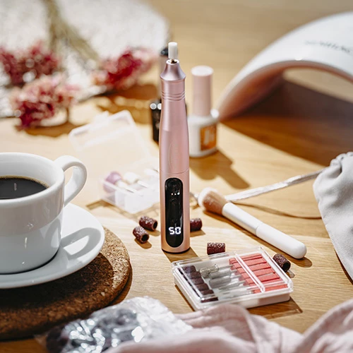 Freze elektrike për thonj, Adler, AD 2181, deri 13500 RPM, 5 shpejtësi, rikarikues USB-C me LED, set 11-në-1, rozë