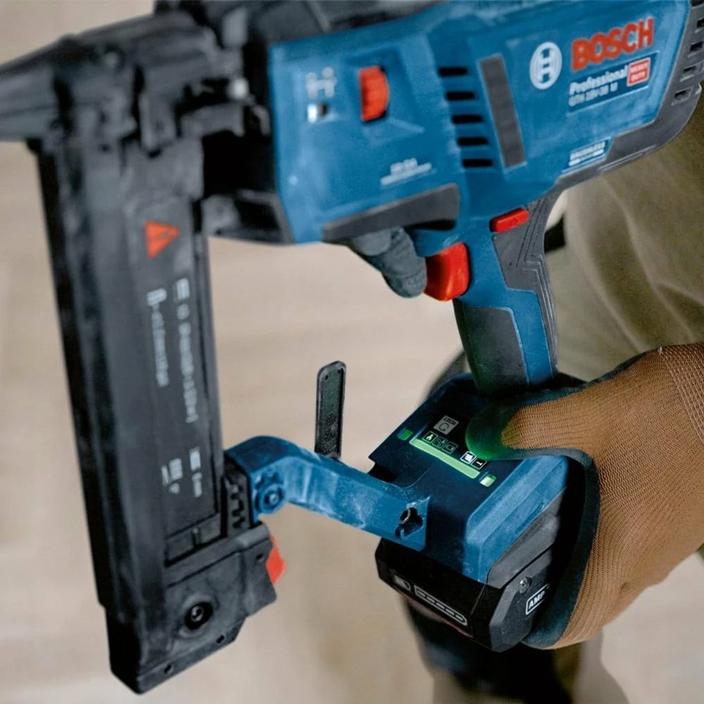 Stapler me bateri Bosch Professional GNH 18V-38 M, 18V, 10-38 mm, solo (pa bateri e karikues), blu/zi